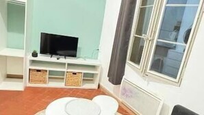 Living area - Vrbo Property (Nîmes)