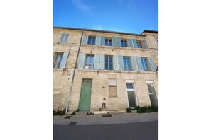 Unclassified image, 2 of 16, button - Vrbo Property (Nîmes)
