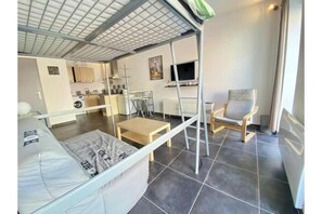 Unclassified image, 5 of 16, button - Vrbo Property (Nîmes)