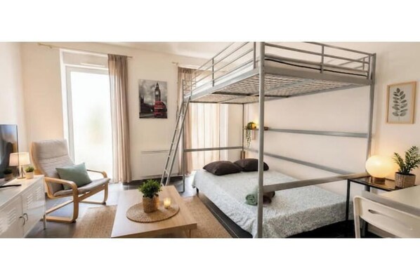 Unclassified image, 1 of 16, button - Vrbo Property (Nîmes)