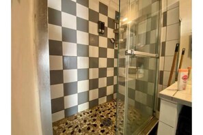 Unclassified image, 4 of 16, button - Vrbo Property (Nîmes)