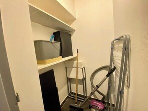 Interior - Apartment with Free Parking + Air Conditioning (Avignon)