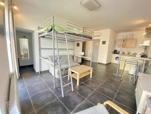 Interior - Apartment with Free Parking + Air Conditioning (Avignon)