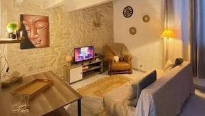 Living area - Vrbo Property (Nîmes)