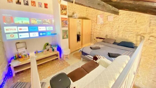 Room - Vrbo Property (Nîmes)