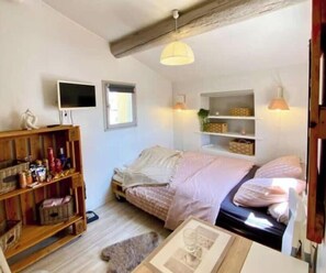 Room - Vrbo Property (Nîmes)