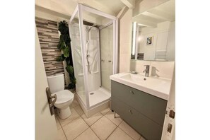 Unclassified image, 4 of 20, button - Vrbo Property (Nîmes)