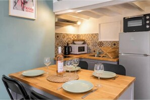Unclassified image, 3 of 20, button - Vrbo Property (Nîmes)