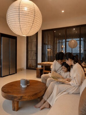 Ảnh chưa phân loại, 5 trong số 8 ảnh, nút