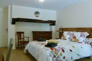 Unclassified image, 4 of 27, button - Bed and Breakfast 'Pechingorp Chambres D'hôtes - Frêne' with Shared Pool, Shared Terrace and Wi-Fi (Le Verdier)