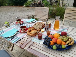 Unclassified image, 5 of 27, button - Bed and Breakfast 'Pechingorp Chambres D'hôtes - Frêne' with Shared Pool, Shared Terrace and Wi-Fi (Le Verdier)
