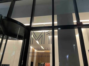 Exterior - Executive Twin King Ensuites Apartment - M-city Shopping center in Clayton, 3168 (Clayton)
