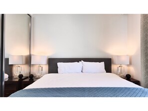 Room - Executive Twin King Ensuites Apartment - M-city Shopping center in Clayton, 3168 (Clayton)