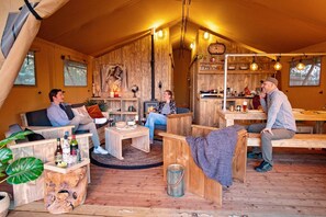 Dining - Luxury Waterfront Safari Lodge (Almere)