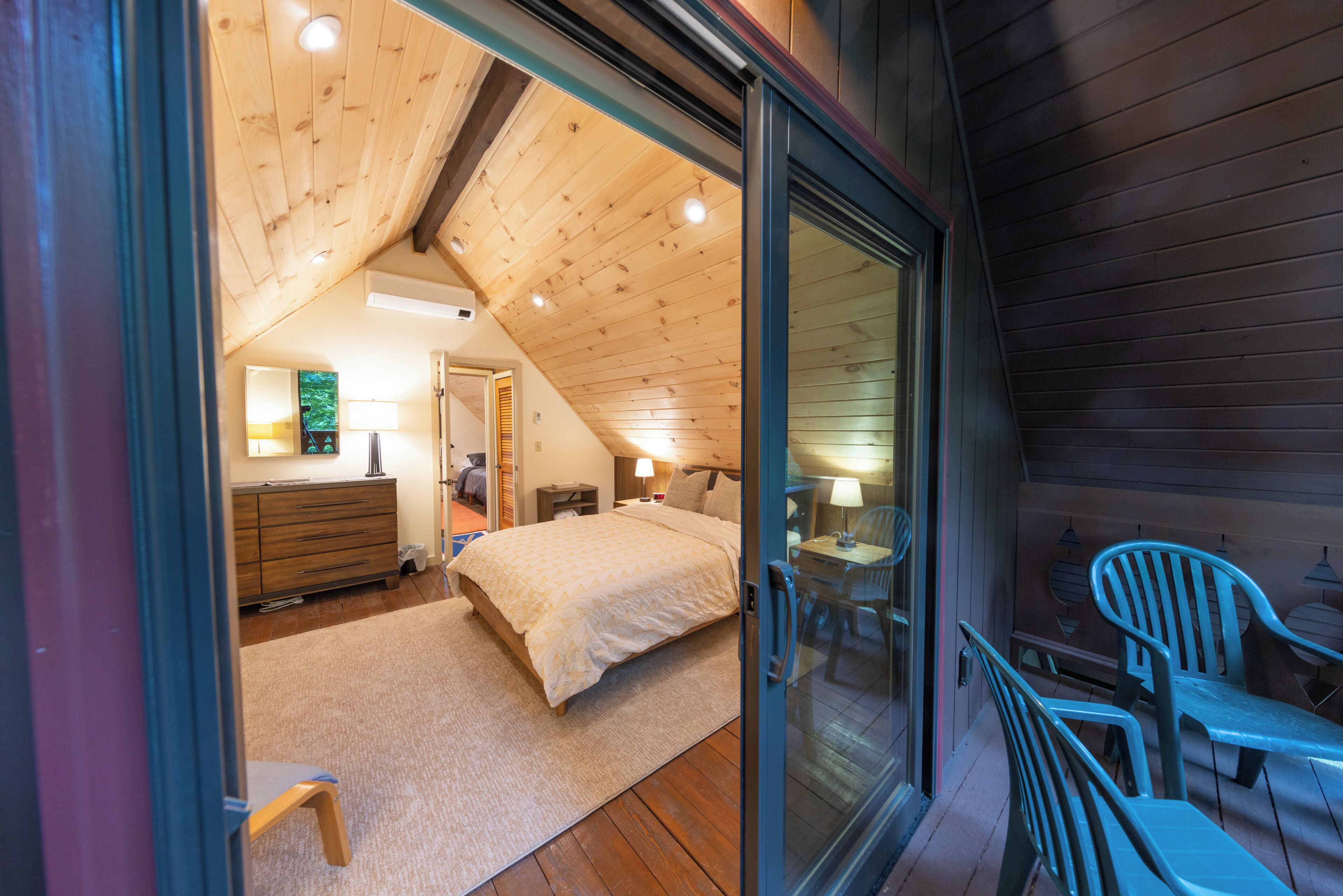 4 bedrooms, internet, bed sheets