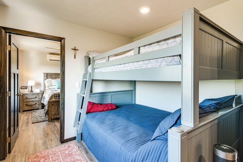 River Views & Rural Charm: Springfield Retreat