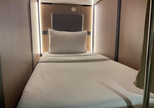 Sakura Capsule Hotel by Hiverooms