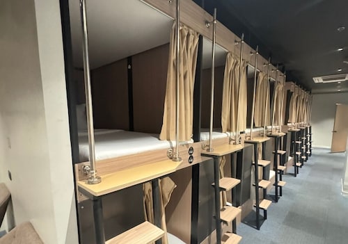 Sakura Capsule Hotel by Hiverooms