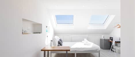 Iron/ironing board, internet, bed sheets