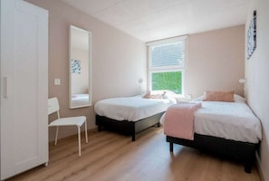Room - Holiday home in Renesse with swimming pool (Renesse)