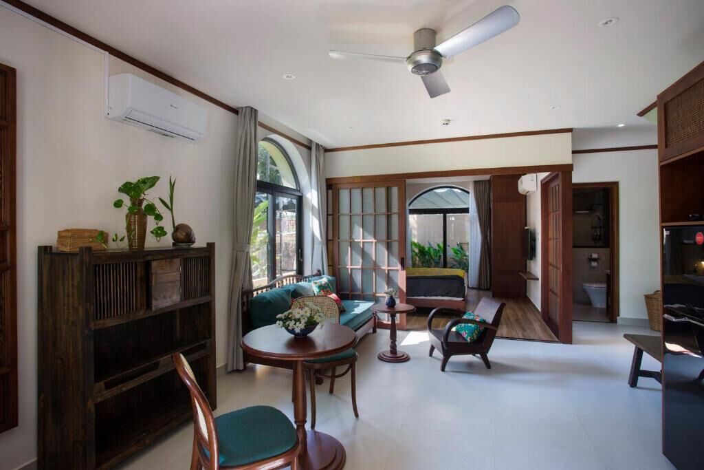 Deluxe Apartment, Garden View | Living area