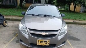 A parked car with a visible license plate in a parking lot. - 3-Bedroom Family Apartment with Pool in Yopal (Villavicencio)