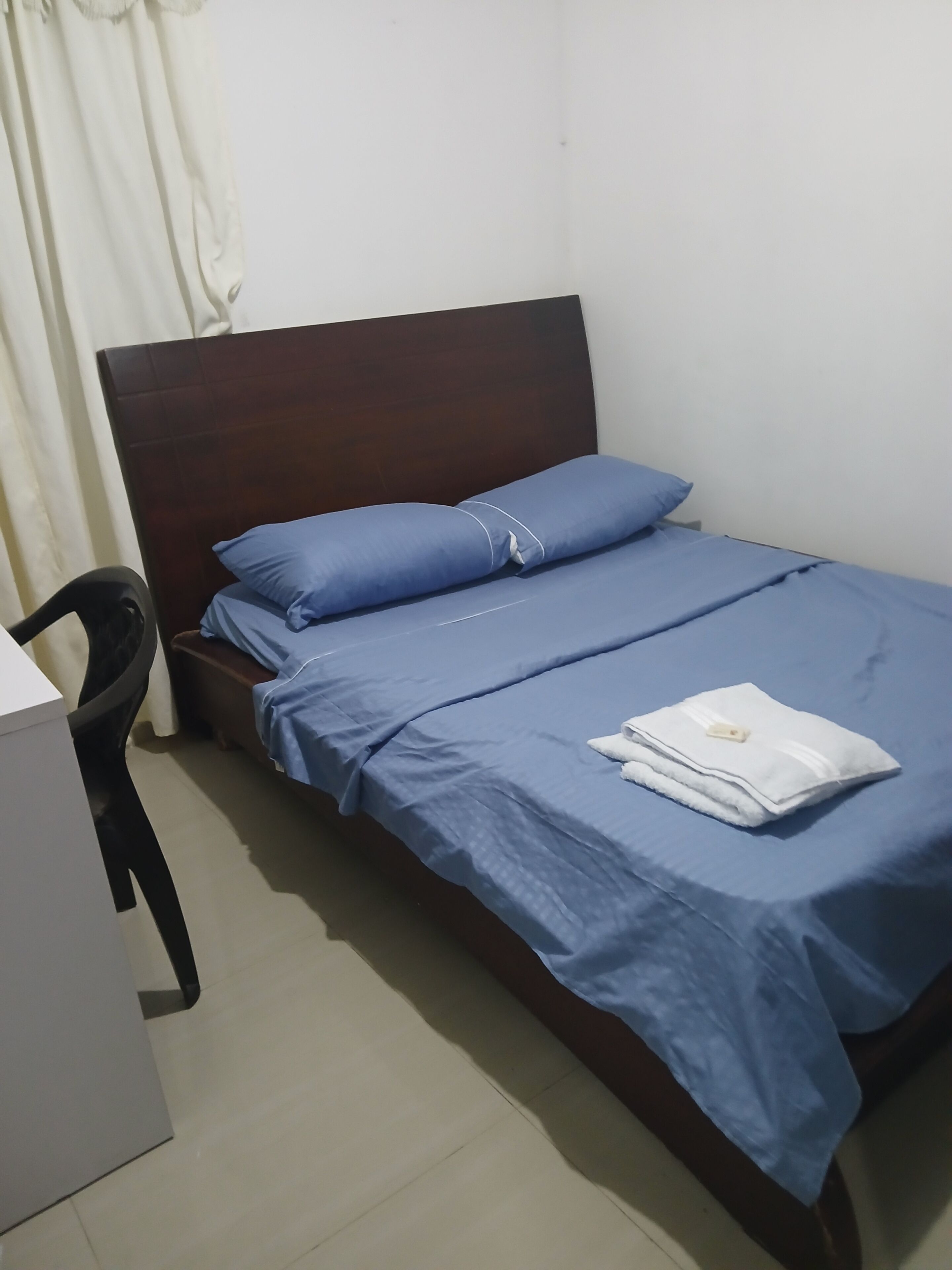 3 habitaciones, tabla de planchar con plancha, wifi y ropa de cama 