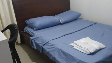 3 habitaciones, tabla de planchar con plancha, wifi y ropa de cama