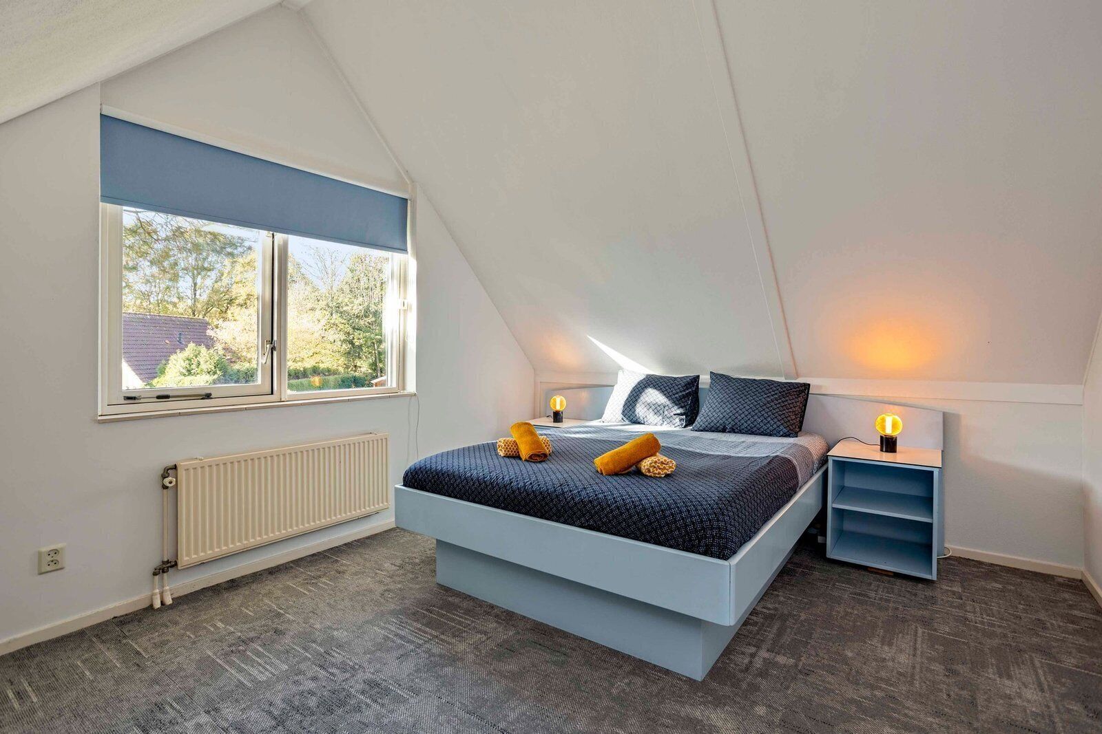 Een strijkplank/strijkijzer, gratis wifi, beddengoed
