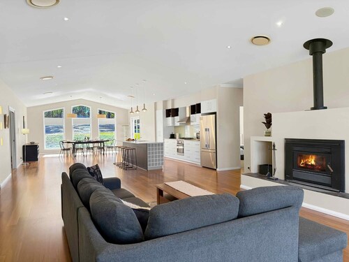 North Peak Estate - Spacious, large group accommodation