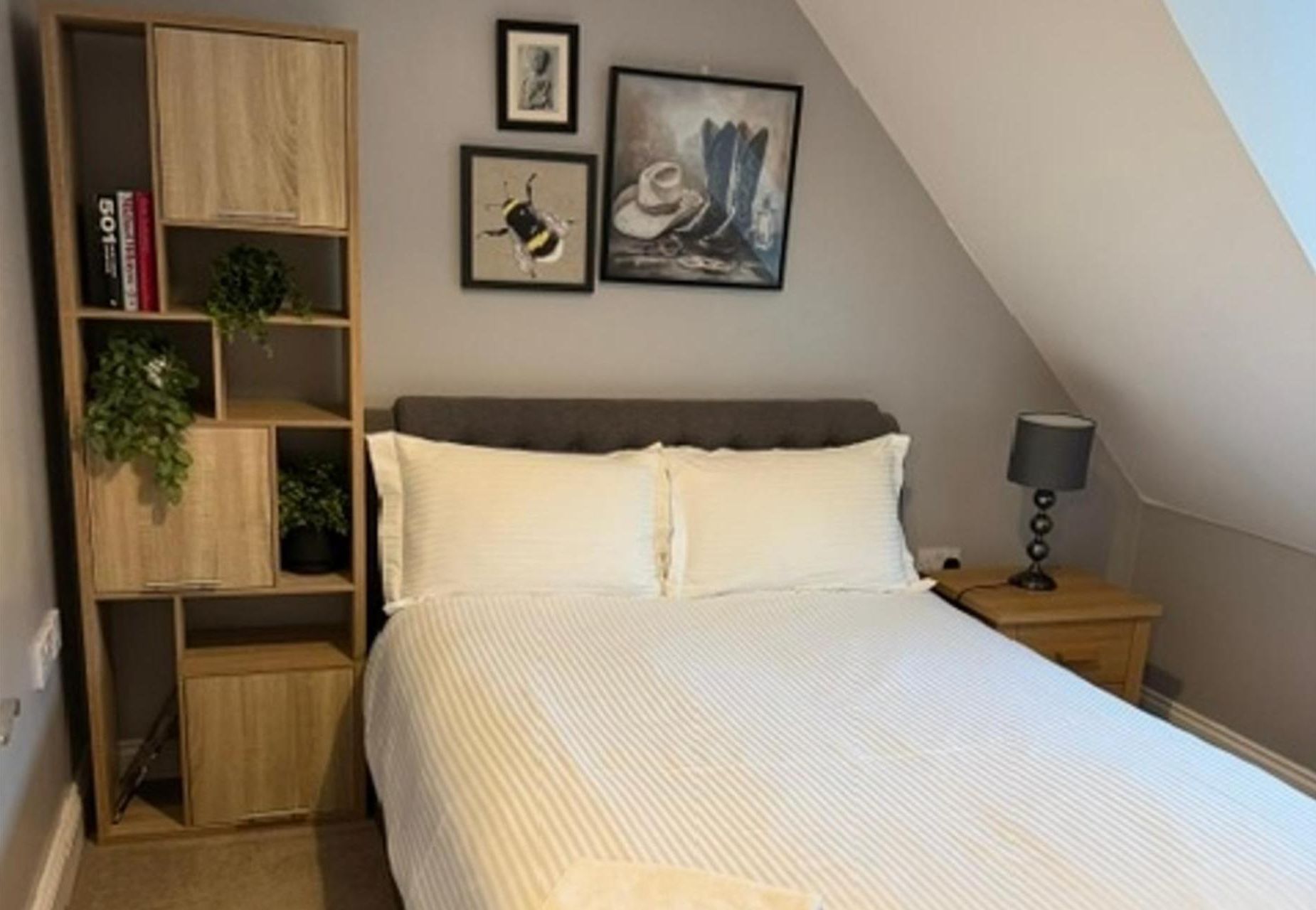4 bedrooms, iron/ironing board, WiFi (free), bed sheets
