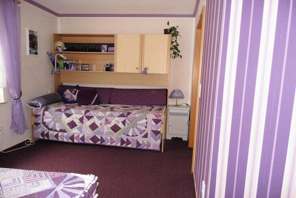 Travel crib, WiFi (free), bed sheets