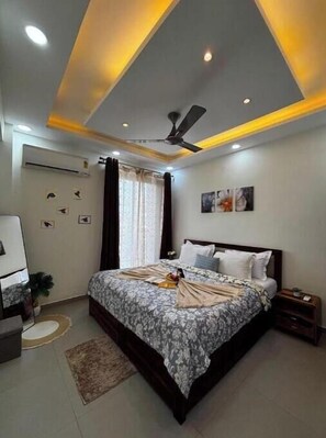 Room - StayScape l Luxury 1BHK | 5 Mins to Candolim Beach (Arpora)