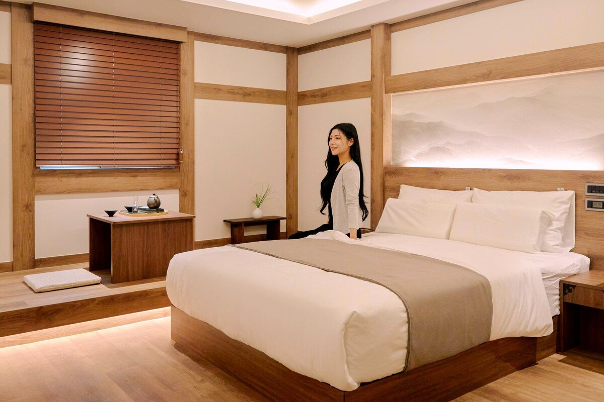 Deluxe Tea Ritual Double Room | Premium bedding, blackout drapes, soundproofing, WiFi (free)
