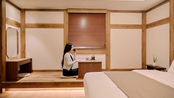 Deluxe Tea Ritual Double Room | Premium bedding, blackout drapes, soundproofing, WiFi (free) - Muonjae Suwon Heanggung (Suwon)