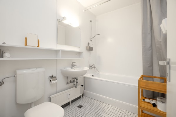 Bathroom - Vrbo Property (Schönberg-Holm)
