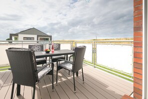 Outdoor dining - Vrbo Property (Carolinensiel-Harlesiel)