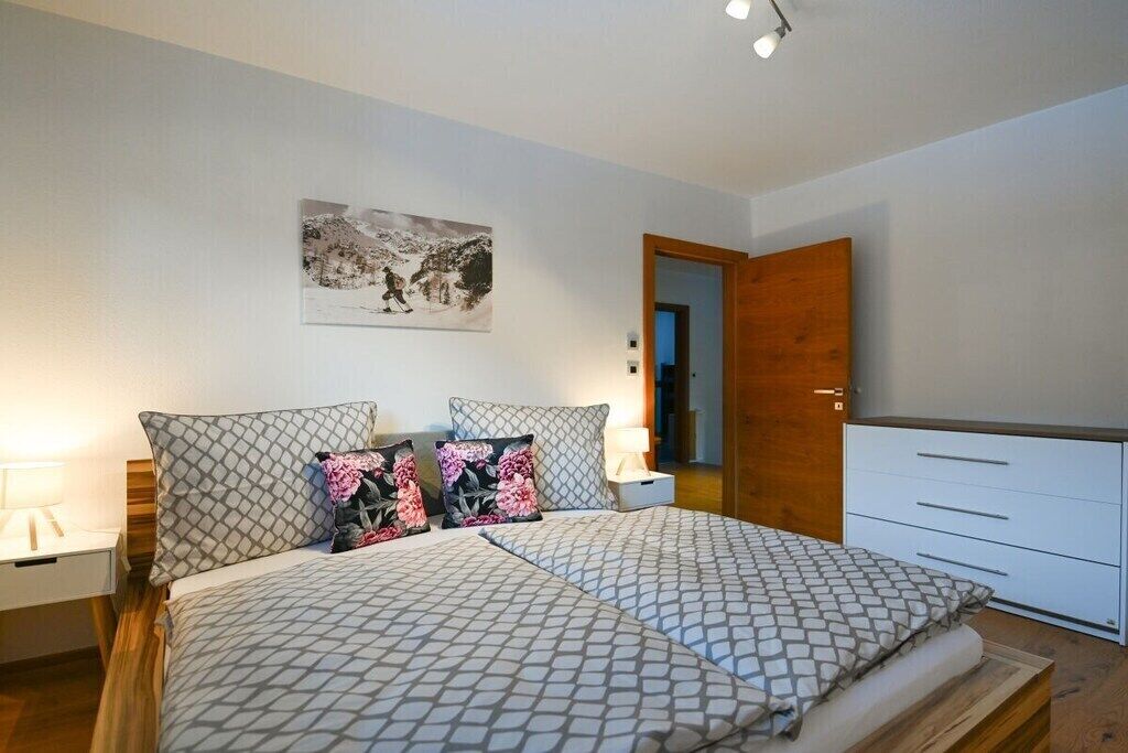 WiFi (free), bed sheets