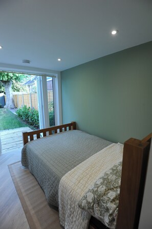 Unclassified image, 2 of 11, button - Small, self contained bedroom and bathroom only. Own entrance. (Reading)