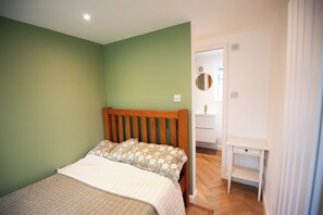 Unclassified image, 5 of 11, button - Small, self contained bedroom and bathroom only. Own entrance. (Reading)