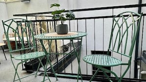 Outdoor dining - Vrbo Property (Catania)
