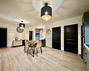 Dining - Vrbo Property (Bailleul)