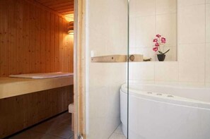 Bathroom - Holiday apartment with 1 bedroom (Großenbrode)