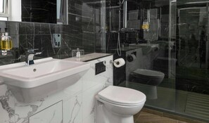 Bathroom - Standard Double or Twin Room (Lancaster)