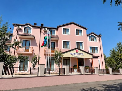 Qizilgül Hotel