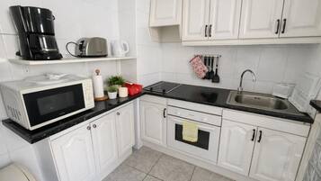 Apartment, Pool View | Private kitchen