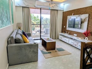 Living area - StayScape l Luxury 1BHK | 5 Mins to Candolim Beach (Arpora)