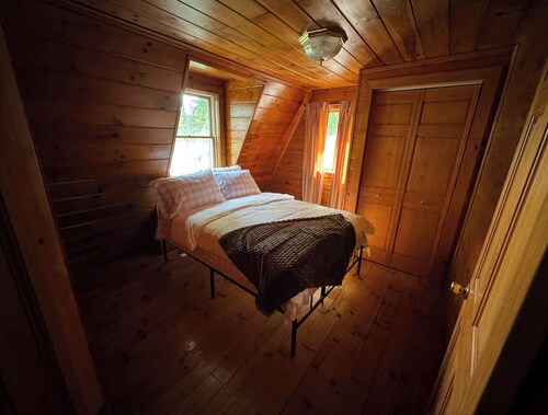 Private Log Cabin Retreat with all Amenities in Greene, NY.