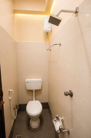 Standard Room | Bathroom - Vel Ohm Homestay (Puducherry)