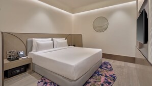 Suite ejecutiva | Caja de seguridad en la habitación y escritorio 